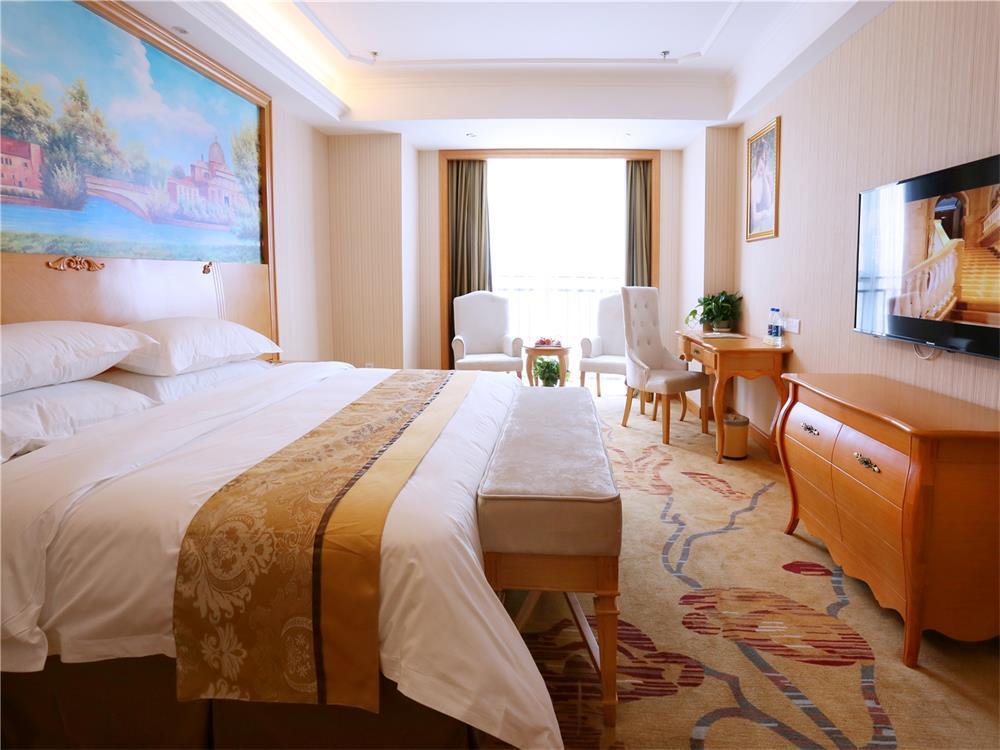 Vienna International Hotel Yantai Changjiang Road Xingyi Square Branch Exterior photo